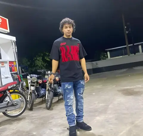 Saliendo de su trabajo mira que le suc3dió