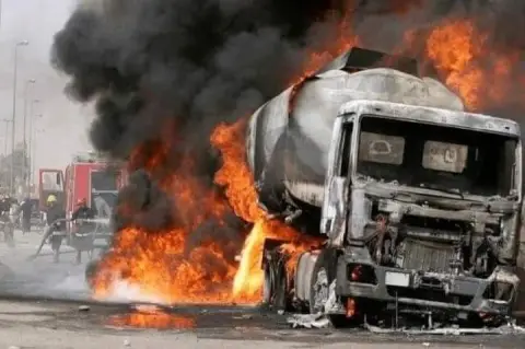 Al menos 147 muertos tras explotar camión de combustible
