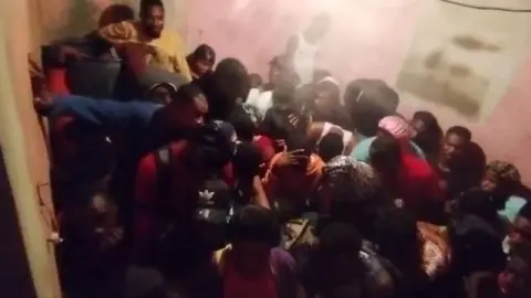 Detienen a 83 haitianos y un dominicano durante una intervención en un hotel