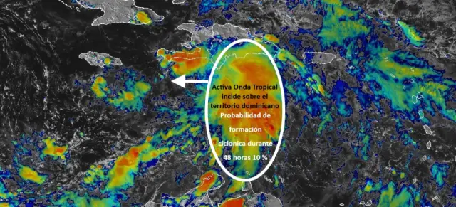 Aguaceros continuarán durante todo el día de este martes por efectos de vaguada y onda tropical