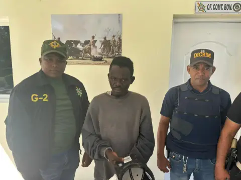 Ejército detiene y entrega a la Policía haitiano que agredió médicos en Hospital Darío Contreras