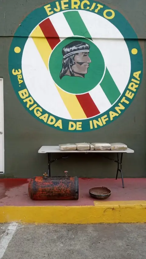 El ejército ocupa 10 pacas de marihuana dentro de dos tanques de gas
