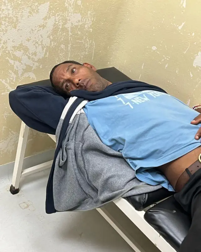 VIGILANTE RESULTA HERIDO TRAS DISPARO ACCIDENTAL DE SU ARMA DE REGLAMENTO EN MOCA.