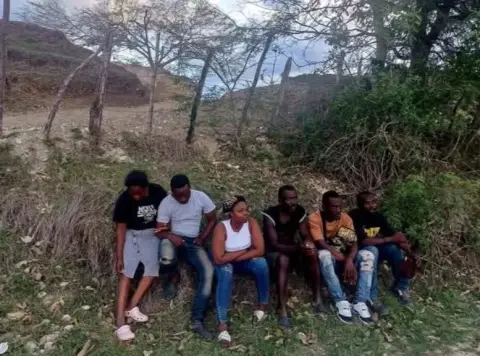 Ejército detiene grupo de 29 inmigrantes indocumentados que se desplazaban en zonas rurales de San Juan de la Maguana.