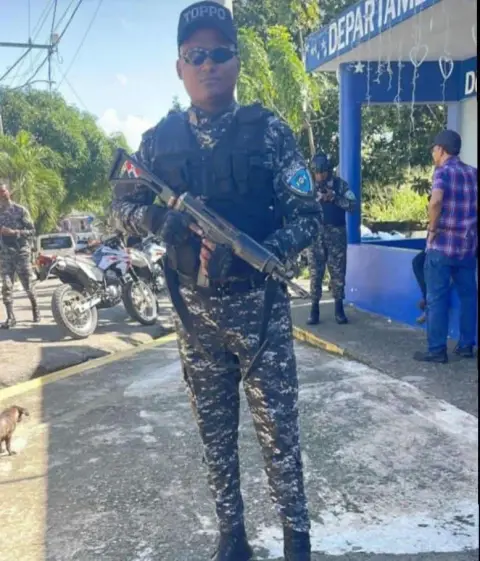 Policía 🚔 iba de servicio y mira como termino