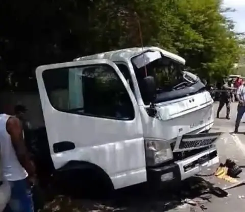 Un fallecido y tres heridos entre camión de valores y otro