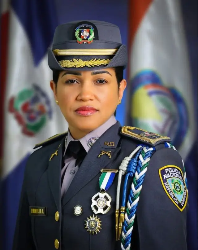 Policía nombra primera mujer al mando de escuela de entrenamiento.