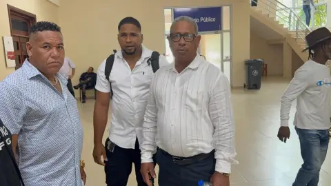 Imputado no se presenta a audiencia por “hipo” y aplazan caso de estafa de cacao