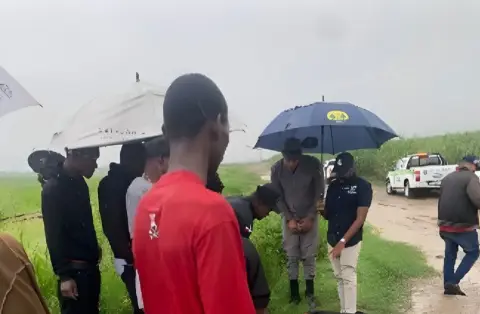 Hallan a haitiano muert0 con una herid4 en el cuello
