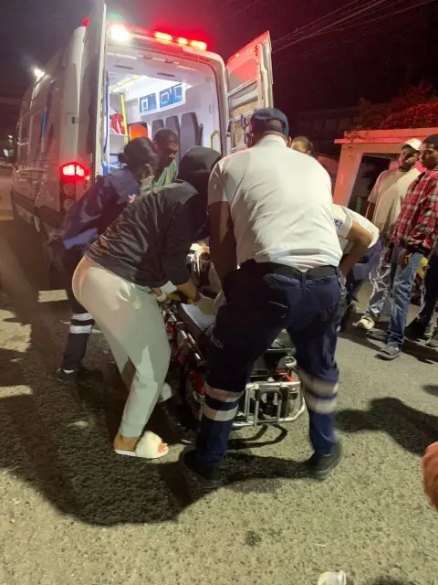 Agente policial resulta lesionado tras deslizarse de su motocicleta