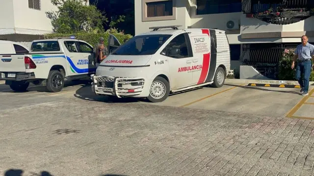 Fallece mujer tras caer de un quinto piso de una torre